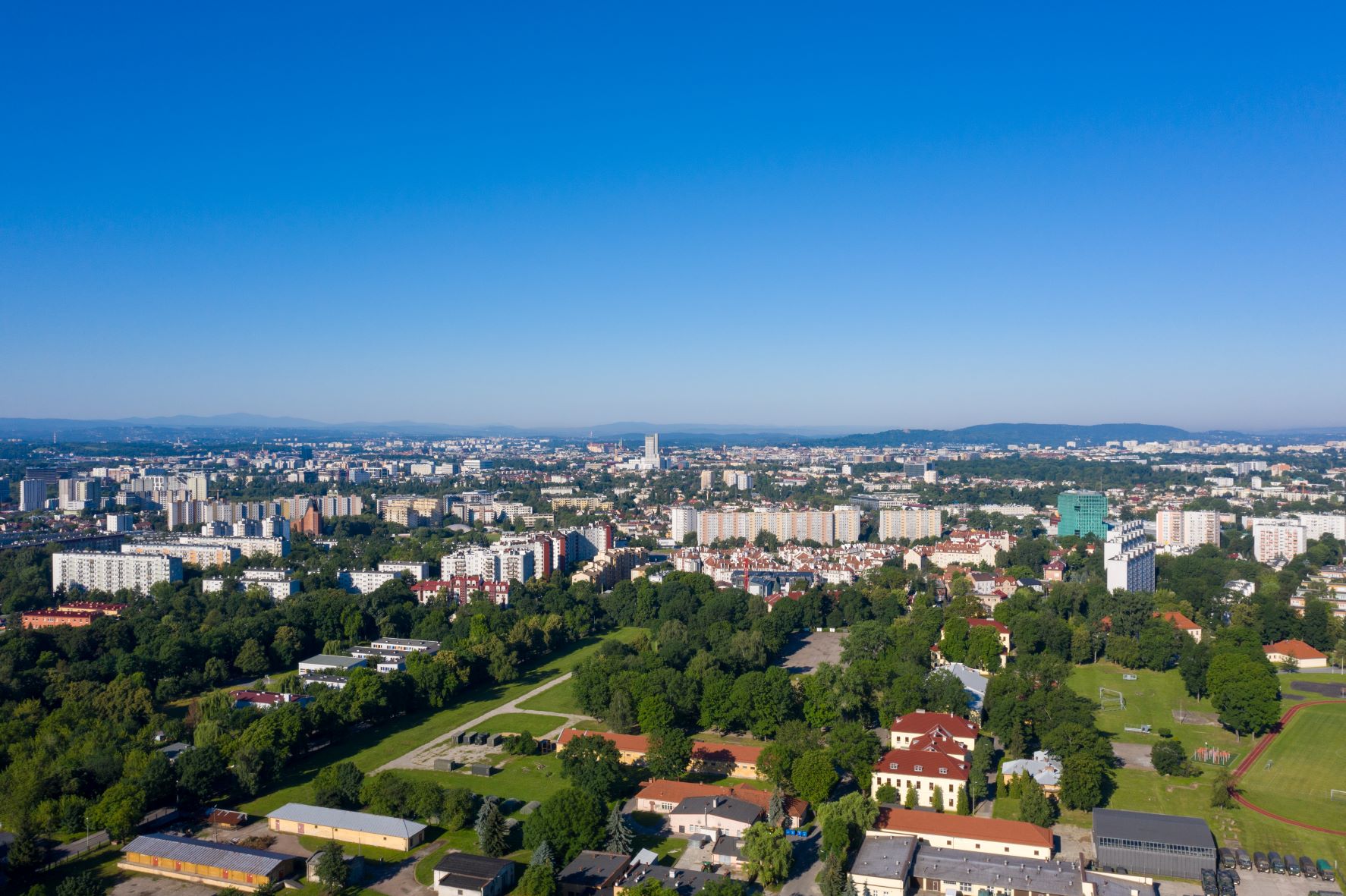 panorama miejskich osiedli z lotu ptaka